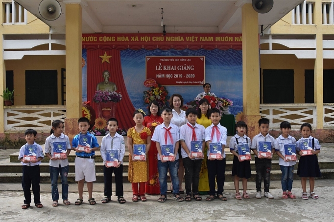 EVN HANOI đồng hành cùng học sinh khó khăn trong năm học mới evn hanoi dong hanh cung hoc sinh kho khan trong nam hoc moi