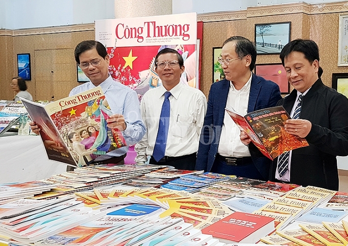 Khánh Hòa khai mạc Hội báo Xuân Kỷ Hợi khanh hoa khai mac hoi bao xuan ky hoi