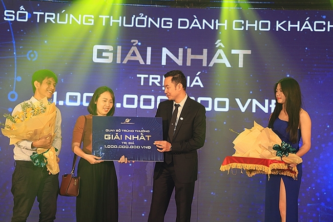 ra mat sunshine app khach hang trung tien ty