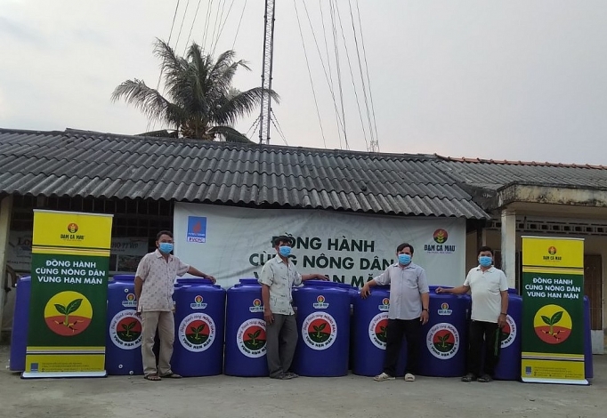 dam ca mau dong loat ho tro nhieu tinhthanh ung pho voi han han xam nhap man