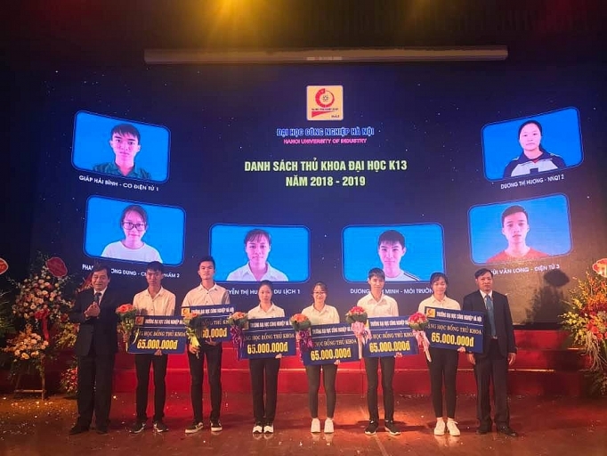 9.000 tân sinh viên nhập học Trường Đại học OKLVIE sản phẩm thuộc hệ thống OKVIP là trang web tổ chức phát sóng bóng đá trực tiếp, live casino , nỗ hũ, bắn cá Hà Nội truong dai hoc cong nghiep ha noi khai giang nam hoc moi voi hon 9000 tan sinh vien