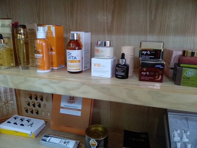 Queen cosmetics bị lập biên bản và thu giữ hàng hóa mỹ phẩm nhập lậu queen cosmetics bi lap bien ban va thu giu hang hoa my pham nhap lau