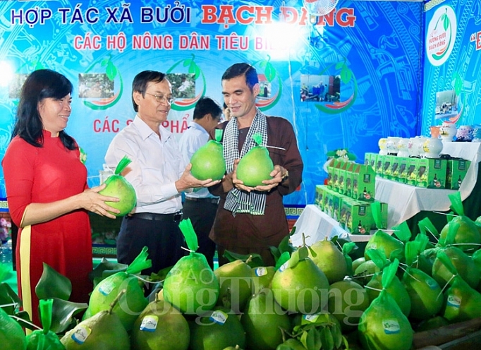 Hàng nghìn người tham dự khai mạc Lễ hội “Hương bưởi Bạch Đằng” lần 2 hang nghin nguoi tham du khai mac le hoi huong buoi bach dang lan 2