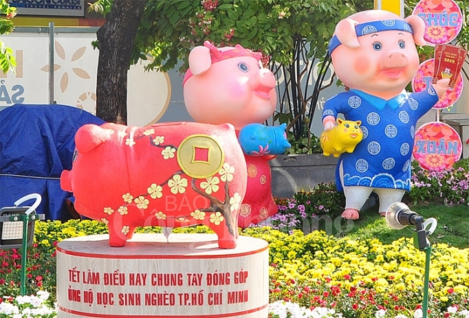 Đường hoa Nguyễn Huệ đẹp lung linh trước giờ đón khách du xuân duong hoa nguyen hue dep lung linh truoc gio don khach du xuan