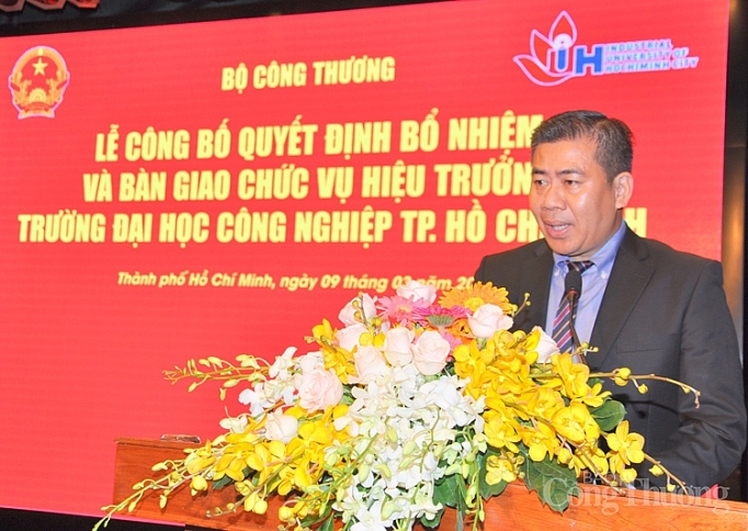 bo nhiem chuc vu hieu truong truong dai hoc cong nghiep tp ho chi minh