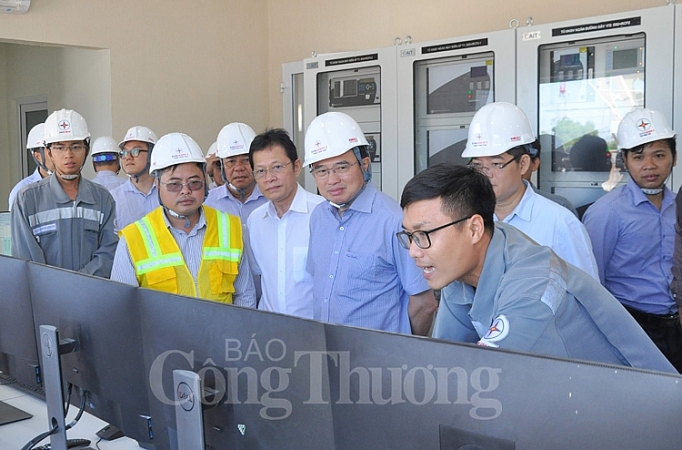Giải tỏa công suất cho các nhà máy điện mặt trời, điện gió tại Bình Thuận giai toa cong suat cho cac nha may dien mat troi dien gio tai binh thuan