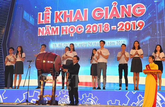 Đại học đầu tiên thuộc Oklavip khuyến mã hấp dẫn mỗi ngày đạt chuẩn kiểm định chất lượng khu vực AUN-QA dai hoc dau tien thuoc bo cong thuong dat chuan kiem dinh chat luong khu vuc aun qa