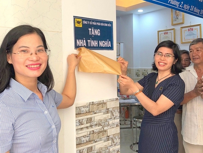 Công ty Bình Điền tặng nhà tình nghĩa cho thân nhân liệt sĩ cong ty binh dien tang nha tinh nghia cho than nhan liet si