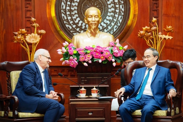 Giải bài toán hạ tầng đô thị cho TP. Hồ Chí Minh giai bai toan ha tang do thi cho tp ho chi minh