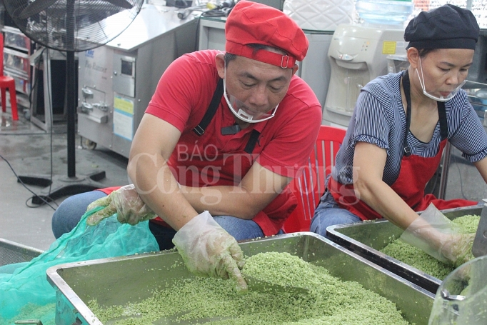 can canh goi banh chung bang may tai sai gon
