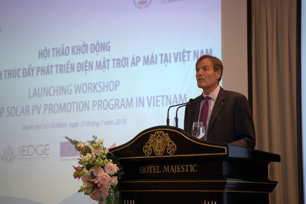 Thúc đẩy phát triển điện mặt trời áp mái tại Việt Nam thuc day phat trien dien mat troi ap mai tai viet nam