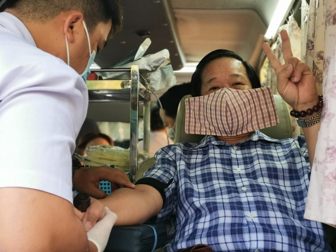 Tổng Lãnh sự quán Thái Lan kêu gọi hiến máu giữa dịch bệnh Covid-19 tong lanh su quan thai lan keu goi hien mau giua dich benh covid 19
