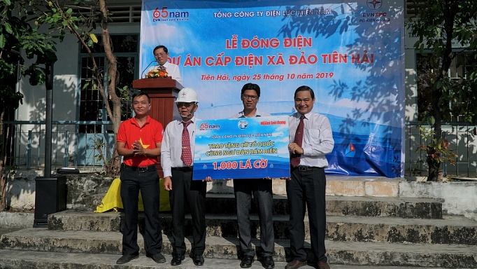 Kiên Giang: Đảo Hải Tặc lần đầu tiên được sử dụng điện lưới quốc gia kien giang dao hai tac lan dau tien duoc su dung dien luoi quoc gia