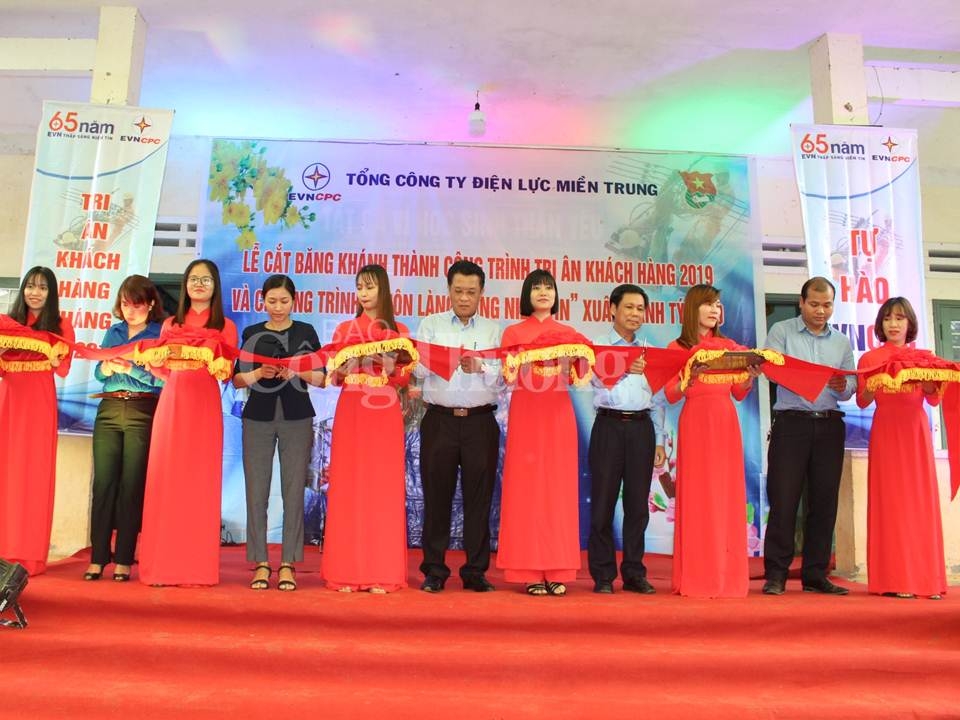 evncpc mang yeu thuong den voi ba con vung cao quang nam dip xuan ve