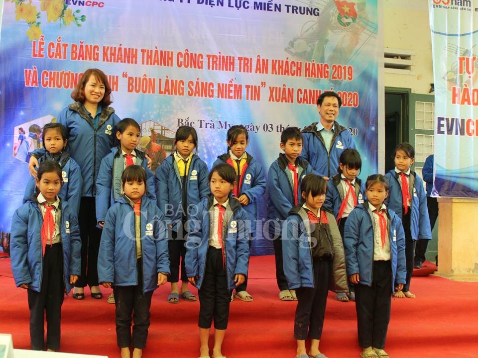 evncpc mang yeu thuong den voi ba con vung cao quang nam dip xuan ve