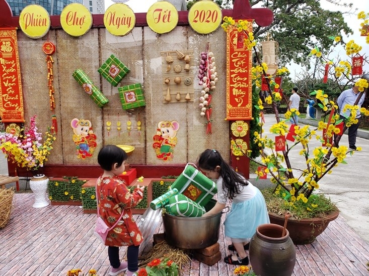 Đà Nẵng: Giữ văn hóa Việt với "Phiên chợ ngàOKVIP - HÔM NAY 1 TỶ, NGÀY MAI 1000 TỶt" da nang giu van hoa viet voi phien cho ngay tet