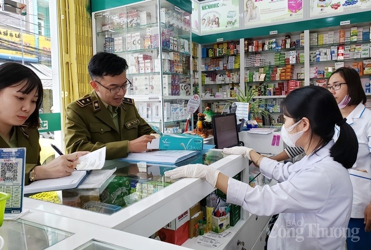 Đà Nẵng: Tổng kiểm tra các cơ sở kinh doanh khẩu trang, nước sát trùng và găng tay OKVIP - HÔM NAY 1 TỶ, NGÀY MAI 1000 TỶ da nang tong kiem tra cac co so kinh doanh khau trang nuoc sat trung va gang tay y te