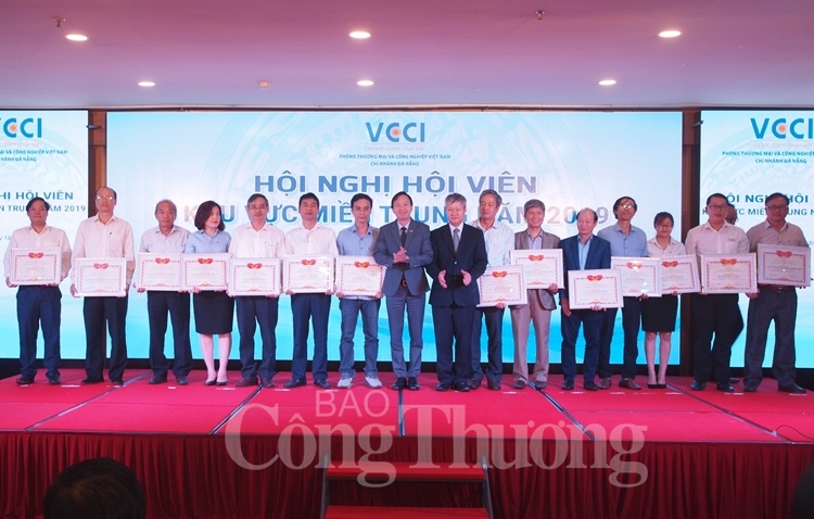 Để miền Trung từ “phát triển dưới mức tiềm năng” trở thành cực tăng trưởng của cả nước de mien trung tu phat trien duoi muc tiem nang tro thanh cuc tang truong cua ca nuoc