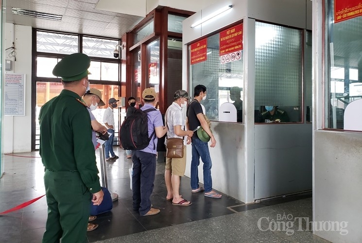 Cơ bản hàng hoá tại Lao Bảo đã được thông quan co ban thong quan hang hoa tai lao bao