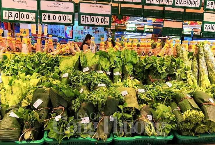 nguoi tieu dung da nang hao hung voi cac thuc pham duoc boc bang la chuoi