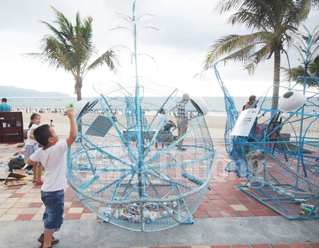 da nang nhan rong mo hinh ca an rac thai nhua