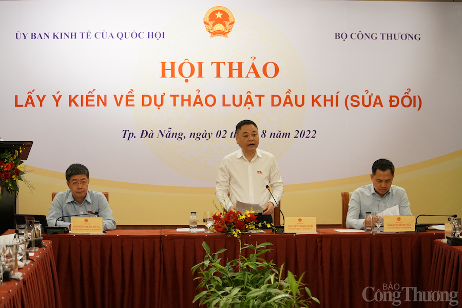 Tiếp tục lấy ý kiến về dự thảo Luật Dầu khí (sửa đổi) Tiếp tục lấy ý kiến về dự thảo Luật Dầu khí (sửa đổi)