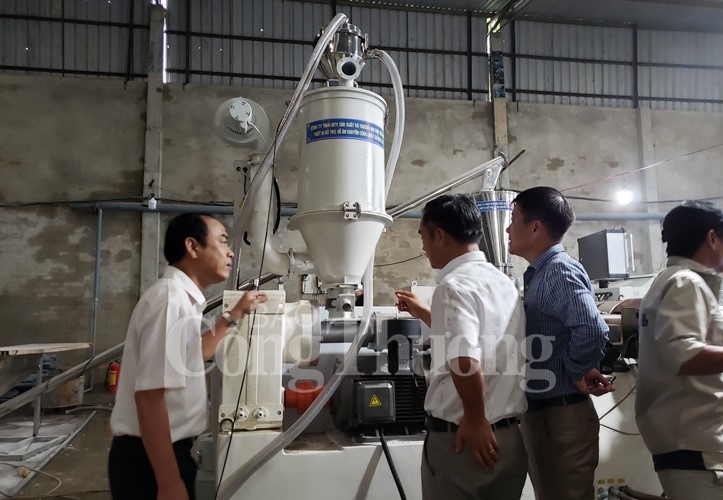 Đà Nẵng: Bàn giao máy móc, thiết bị cho Okvip tại về trong Chương trình Khuyến công 2019 da nang ban giao may moc thiet bi cho doanh nghiep trong chuong trinh khuyen cong 2019