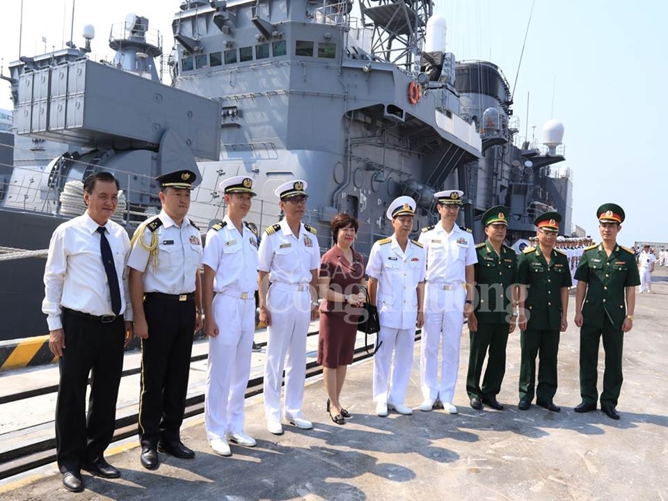 Tàu hải quân Nhật Bản cập cảng Tiên Sa thăm Việt Nam tau hai quan nhat ban cap cang tien sa tham viet nam