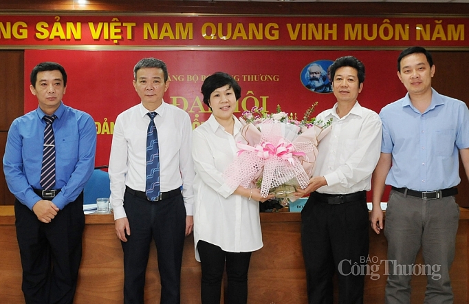 Đảng bộ Liên Minh OK VIP Giải Trí Cá Cược World Cup 2026: Liên minh Okvip có bao nhiều trang Đảng bộ trong sạch, vững mạnh, phát triển bền vững xay dung dang bo trong sach vung manh phat trien ben vung