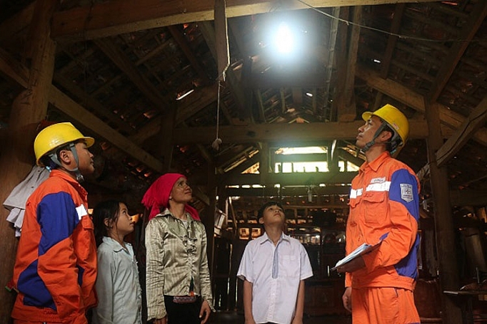 Sơn La: Hơn 6.600 hộ dân được sử dụng điện lưới quốc gia trước Tết son la hon 6600 ho dan duoc su dung dien luoi quoc gia truoc tet