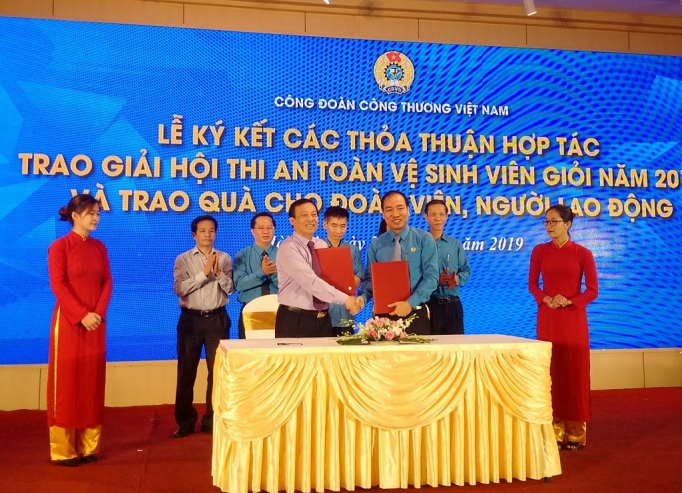 Năm 2019: Ngừng việc tập thể giảm mạnh nam 2019 ngung viec tap the giam manh