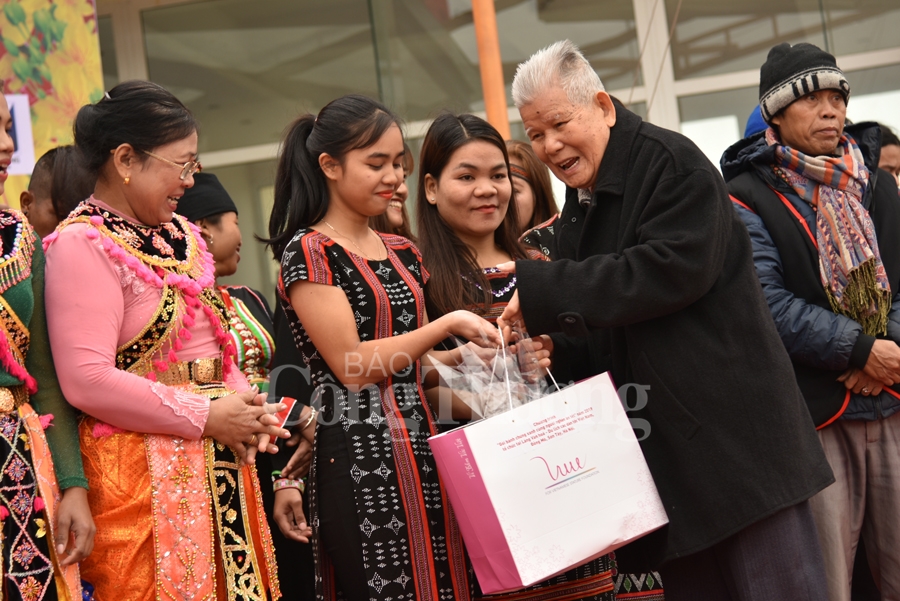 trao se chia nhan yeu thuong