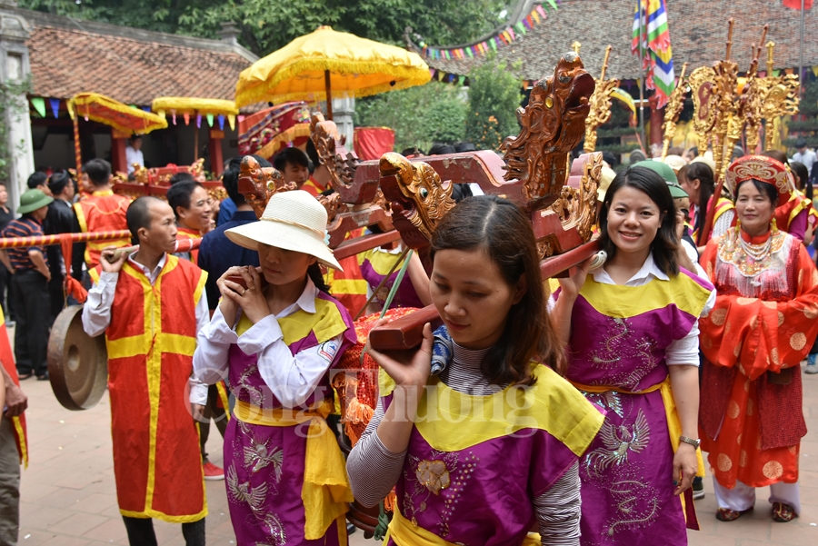le hoi den va tuong nho tan vien son thanh