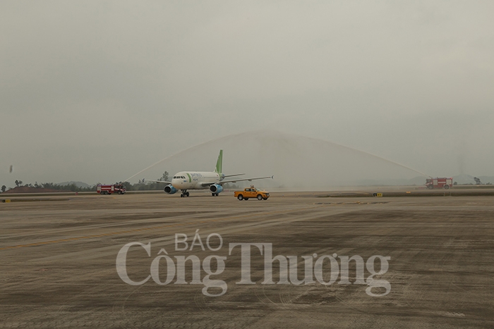hang hang khong thu 3 mo duong bay toi van don