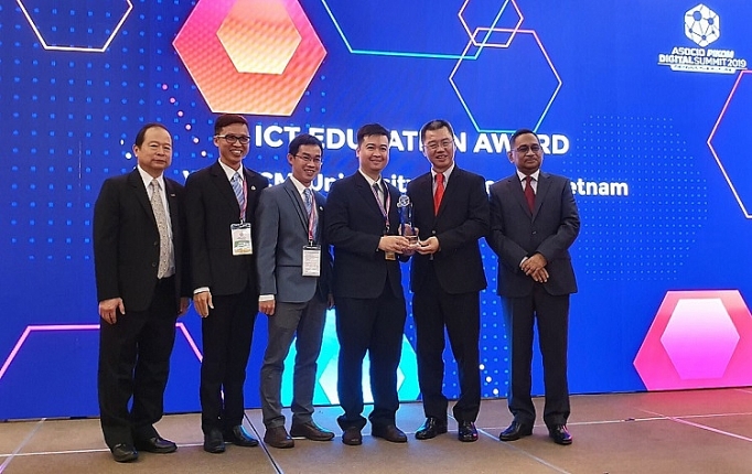 Ba đại diện Việt Nam được trao giải thưởng về công nghệ thông tin uy tín ba dai dien viet nam duoc trao giai thuong ve cong nghe thong tin uy tin