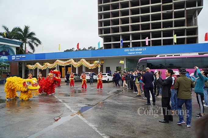 Quảng Ninh đón những vị khách đầu tiên năm Canh Tý quang ninh don nhung vi khach dau tien nam canh ty