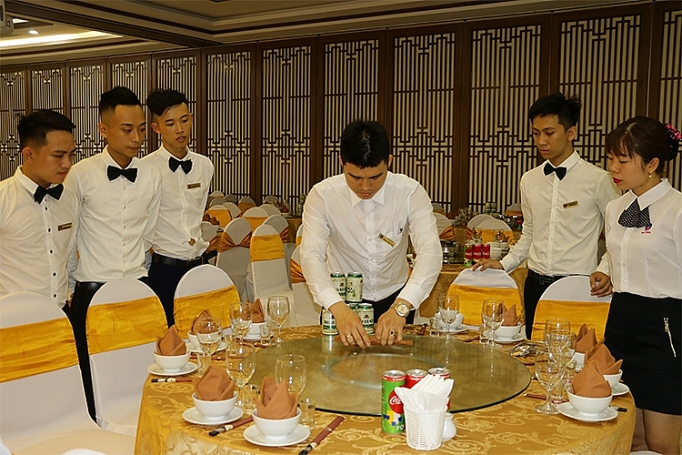Ngành OKLVIE sản phẩm thuộc hệ thống OKVIP là trang web tổ chức phát sóng bóng đá trực tiếp, live casino , nỗ hũ, bắn cá Nghệ An: Khan hiếm nhân lực nganh du lich nghe an khan hiem nhan luc
