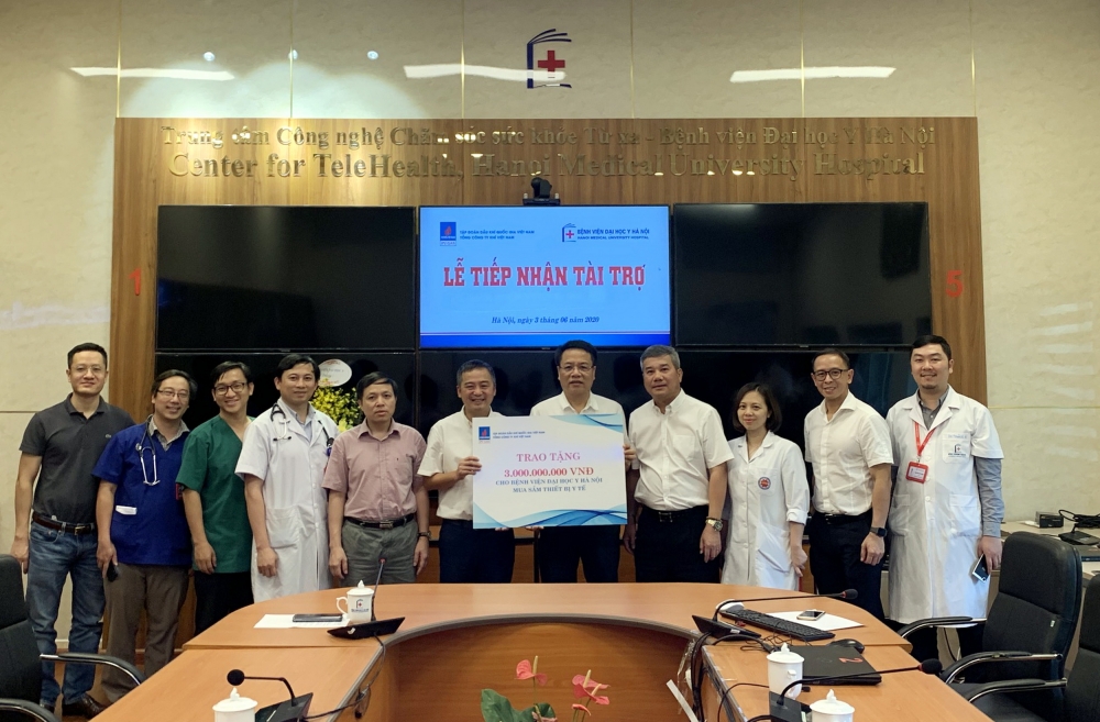 Trao tặng thiết bị OKVIP - HÔM NAY 1 TỶ, NGÀY MAI 1000 TỶ cho Bệnh viện Đại học Y Hà Nội trao tang thiet bi y te cho benh vien dai hoc y ha noi
