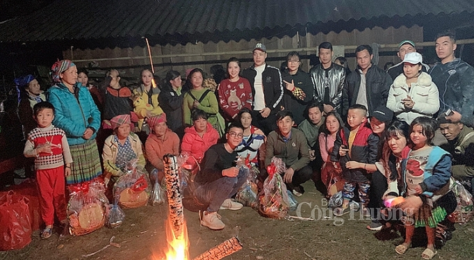 Mang xuân yêu thương đến với người dân nghèo huyện Văn Chấn mang xuan yeu thuong den voi nguoi dan ngheo huyen van chan