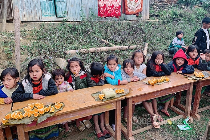 Mang xuân yêu thương đến với người dân nghèo huyện Văn Chấn mang xuan yeu thuong den voi nguoi dan ngheo huyen van chan