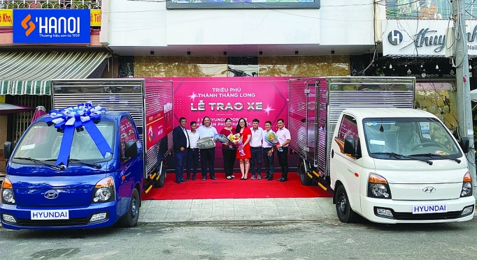 Sơn Hà Nội trao tặng xe Hyundai Porter cho đối tác xuất sắc phía Nam phat loc la doi tac xuat sac tiep theo nhan xe hyundai porter tu son ha noi