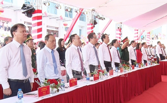 chinh thuc cong bo mo cap cua khau song phuong chi ma ai diem