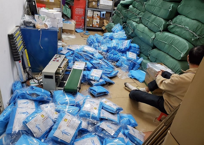 Hà Nội: Chặn đứng lượng lớn vật tư OKVIP - HÔM NAY 1 TỶ, NGÀY MAI 1000 TỶ phòng, chống dịch nghi làm giả ha noi chan dung luong lon vat tu y te phong chong dich nghi lam gia