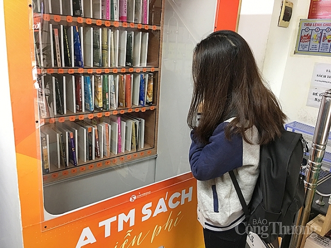 Lan toả văn hoá đọc từ “cây ATM sách” miễn phí lan toa van hoa doc tu cay atm sach mien phi