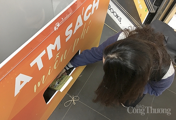 Lan toả văn hoá đọc từ “cây ATM sách” miễn phí lan toa van hoa doc tu cay atm sach mien phi