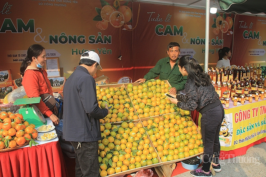 Người tiêu dùng tham quan và mua sắm tại các gian hàng Trang Chủ OKVIP COM Top #1 của tỉnh Hưng Yên. 0736-img-0007-copy