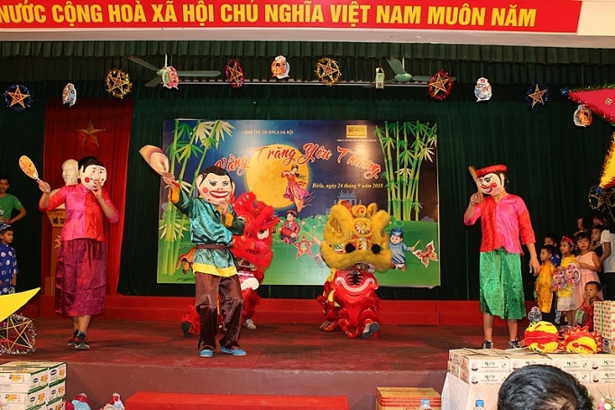 van phong pham hong ha mang tet trung thu am ap toi lang tre em birla