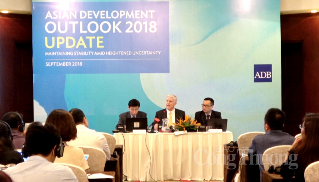 ADB hạ dự báo GDP Việt Nam năm 2018 xuống còn 6,9% adb ha du bao gdp viet nam nam 2018 xuong con 69