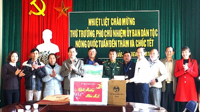 Thăm hỏi và chúc Tết đồng bào vùng DTTS tham hoi va chuc tet dong bao vung dtts