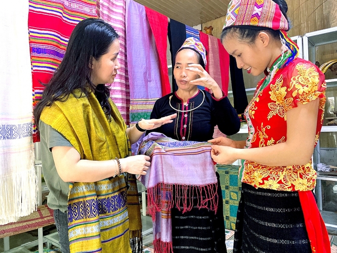 Con Cuông, Nghệ An: Hồi sinh thổ cẩm bản Xiềng con cuong nghe an hoi sinh tho cam ban xieng